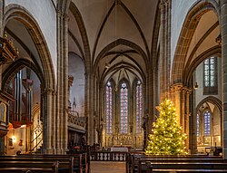 Bad Wimpfen - Wimpfen im Tal - Stiftskirche St. Peter - Innenansicht mit Weihnachtsbaum.jpg