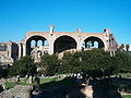 Ruinas de la Basílica de Constantino, el modelo arquitectónico de iglesia cristiana.