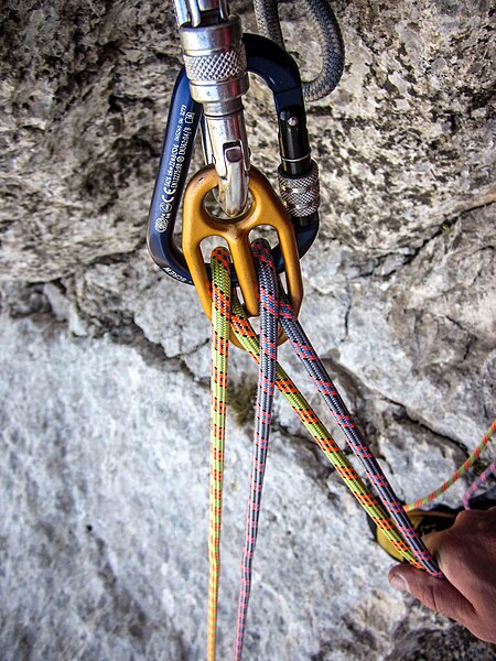 File:Belay gi-gi.jpg