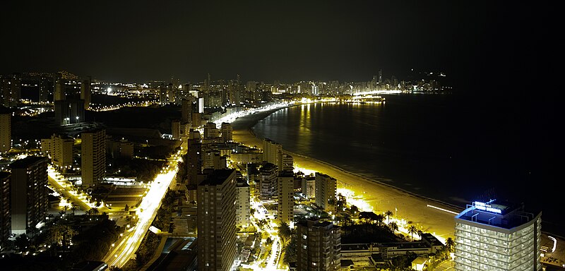 File:Benidorm-night-17042010.jpg