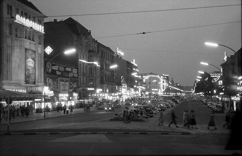 File:Berlin Kurfürstendamm 049014a.jpg