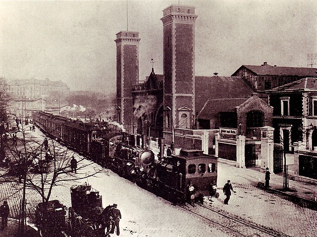 Berliner Bahnhof station; the link line to Klosterthor station is in the foreground