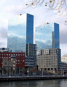 Bilbao - Puerta de Isozaki 1.jpg