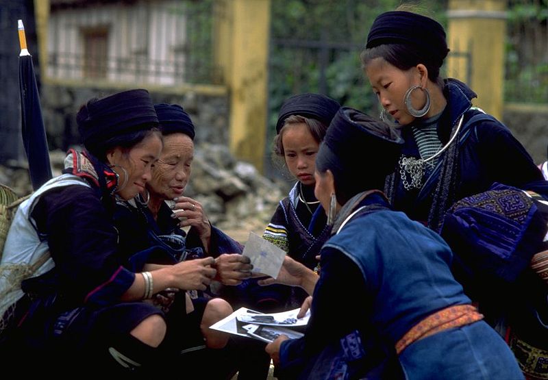 File:Black hmong women sapa vietnam 1999.jpg