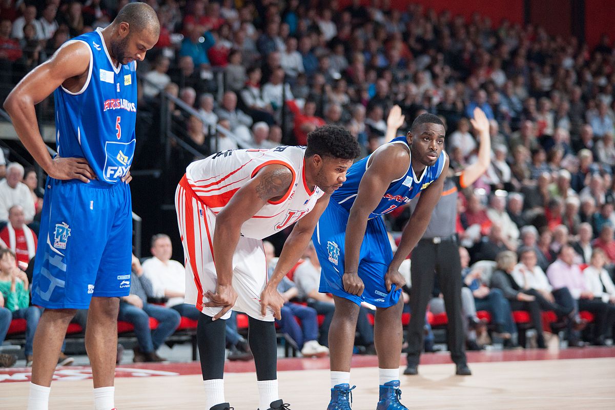 File:Devin Booker - Bourg-en-Bresse vs. Paris-Levallois, 15th November  2014.jpg - Wikipedia