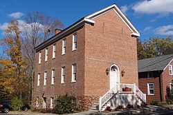 Brick Academy, Basking Ridge, NJ, jižní pohled.jpg