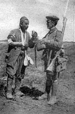 Thumbnail for File:British soldier with Turkish prisoner Gallipoli 1915.jpg