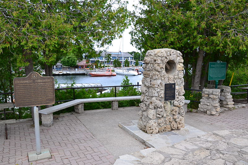 File:Bruce Trail Tobermory1.JPG