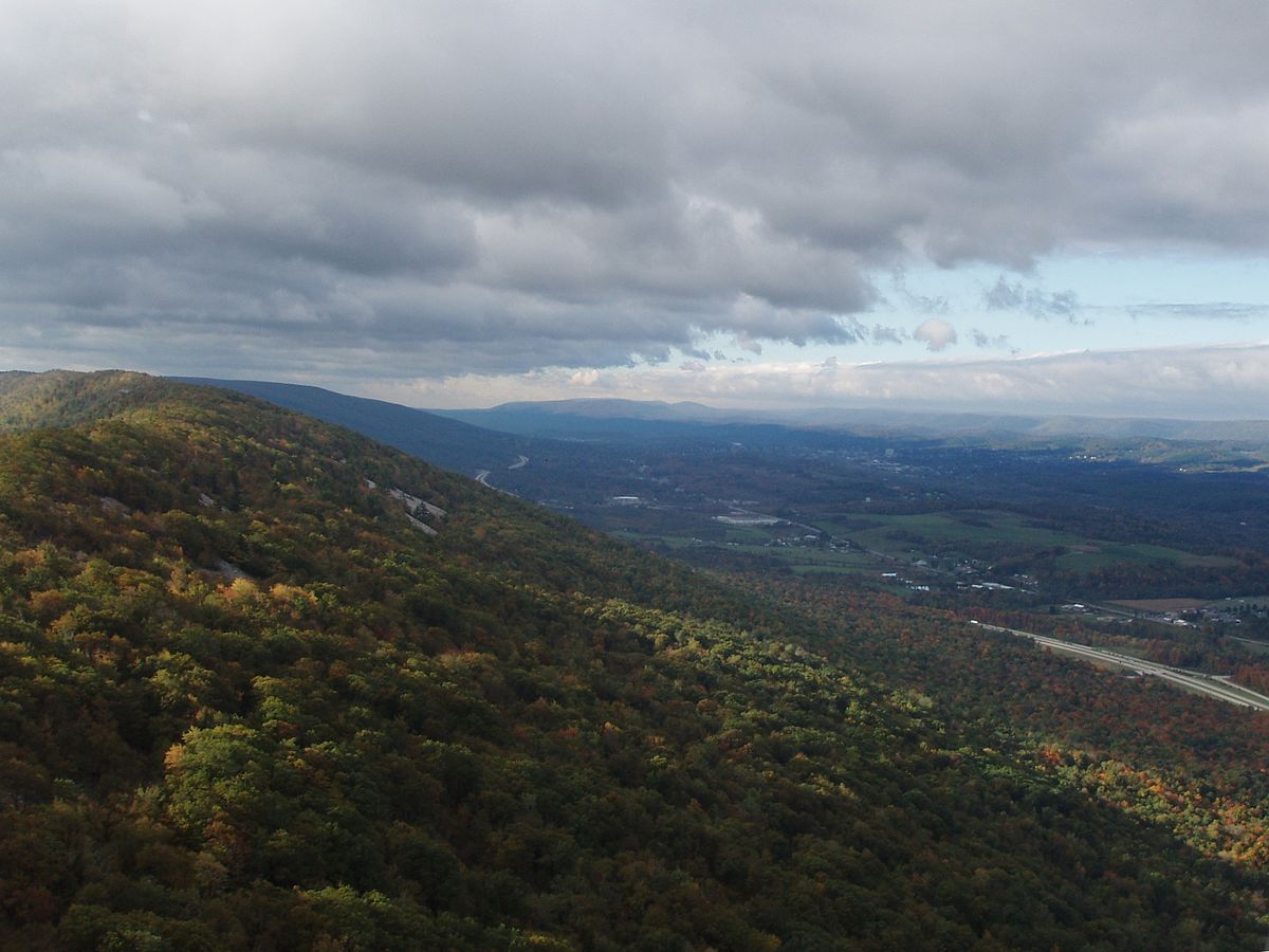 Mountain crush. Аллеганы (горы). Appalachian Plateau. Гора Бруш серты. Гора Блэр.