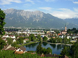 Buchs Werdenbergin linnasta nähtynä, taustalla Liechtensteinia.