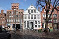 Het Buddenbrookhaus (midden), op 4 Mengstraße, in Lübeck