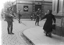 Operations of the Reichswehr against the proletarian hundreds in Saxony. Bundesarchiv Bild 102-00190, Sachsen, Vorgehen der Reichswehr gegen Kommunisten.jpg