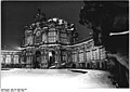 Bundesarchiv Bild 183-1985-0307-305, Dresden, Zwinger, Winter, Nacht.jpg