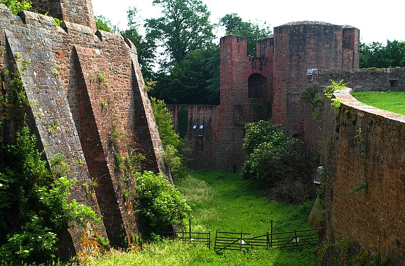 File:Burg Breuberg 03.jpg