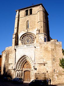 Iglesia de San Esteban, que acoge el Museo del Retablo, situado en las faldas del Castillo