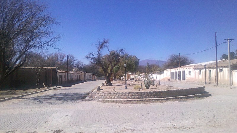 File:CALLES Y CASAS DEL PUEBLO DE MOLINOS - panoramio.jpg