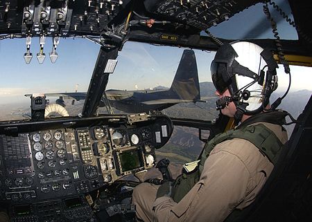 ไฟล์:CH-53E_cockpit.jpg