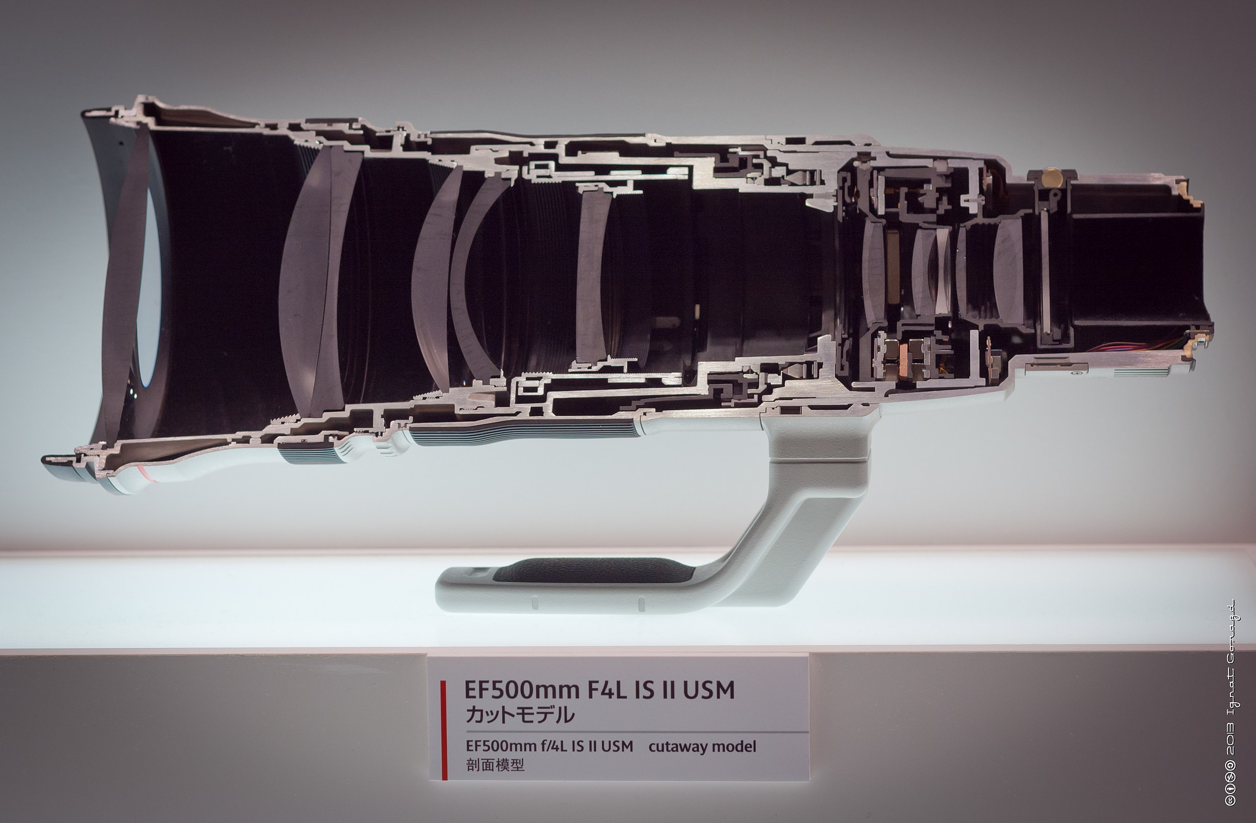 File:Canon EF 500mm F4L IS II USM super telephoto lens (cutaway ...