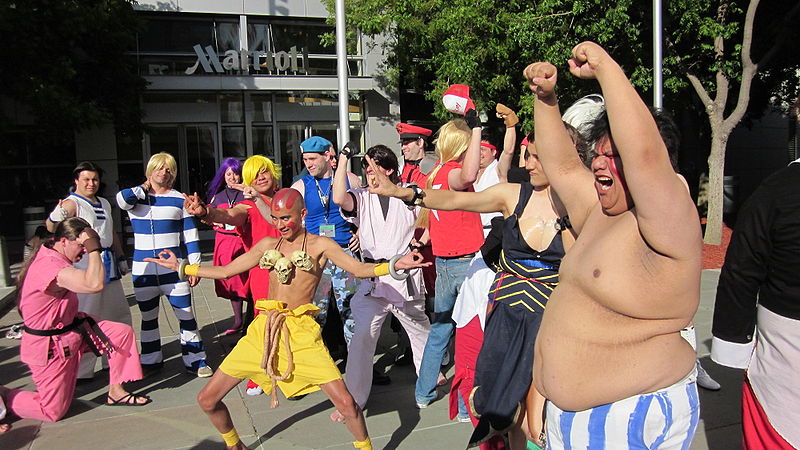 File:Capcom & SNK victory poses at FanimeCon 2010-05-30 1.JPG