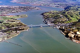 Vista aérea do estreito de Carquinez.jpg