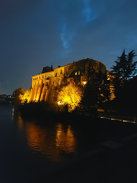 File:Castello Visconteo di Cassano d'Adda in notturna 2.jpg