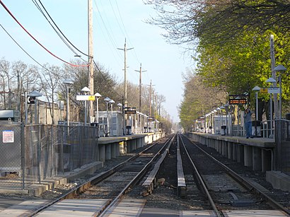 How to get to Centre Avenue Lirr Station with public transit - About the place