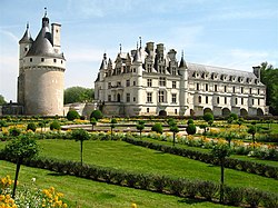Château de Chenonceau - west view from Catherine de Medici Gardens 1a (4 May 2006).JPG