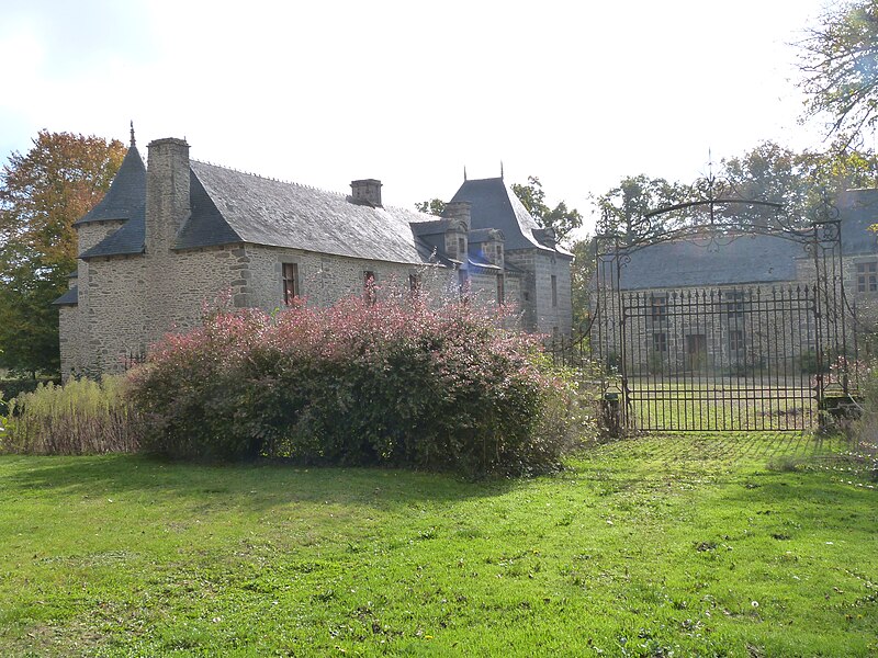 File:Château du Parc (façade donnant sur la cour d'entrée).jpg