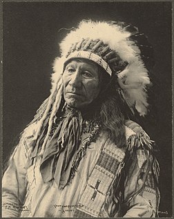 American Horse, sioux.Photographié par Frank Rinehart en 1898.