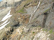 Chemin des mines dans la falaise nord du cirque de Barrosa