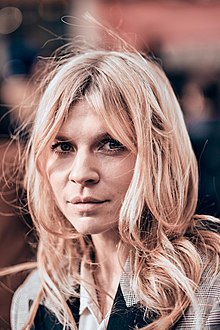 Clemence Poesy Pariisin muotiviikko Syksy Talvi 2019.jpg