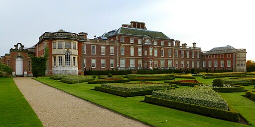 Cmglee Wimpole Hall garden