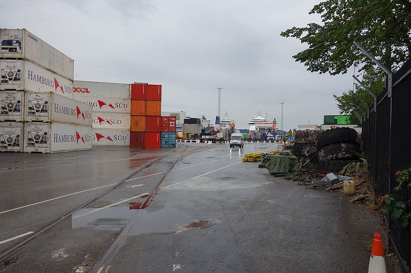 File:Container-Hafen Bergen.jpg