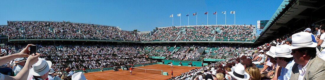 Panoráma – Court Philippe-Chatrier během zápasu na French Open 2010