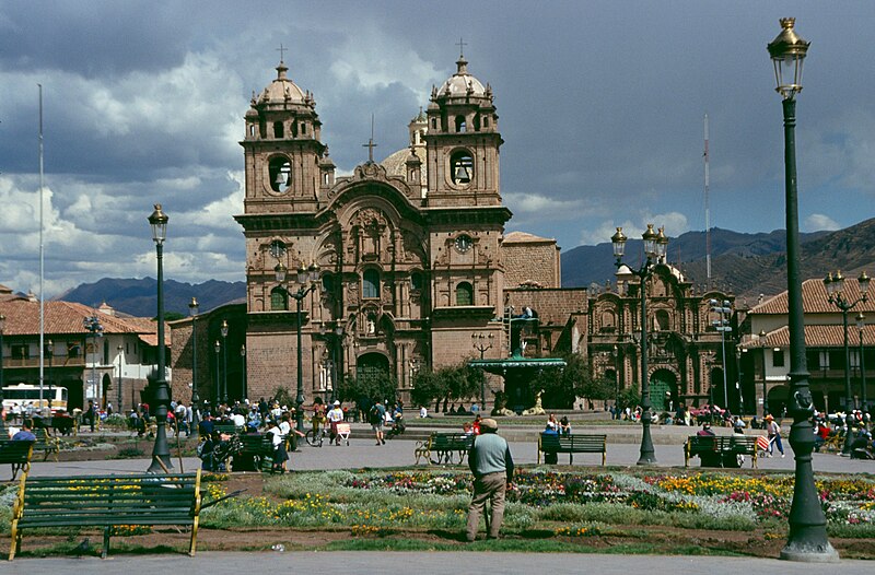 File:Cusco-plaza-c01.jpg