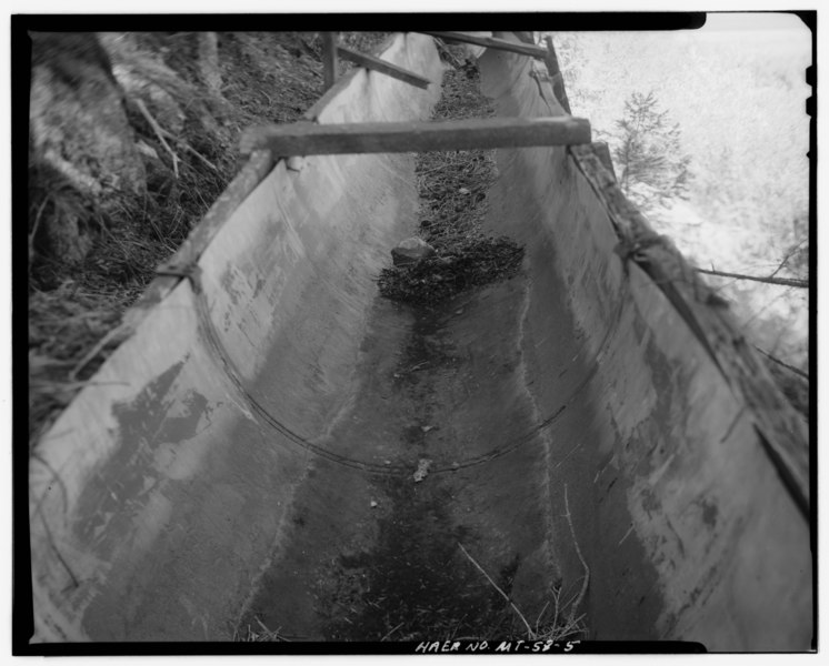 File:DETAIL VIEW OF FLUME JOINT, LOOKING NORTH - Kimmerly Ditch and Flume, Avon, Powell County, MT HAER MONT,39-AVO.V,2-5.tif