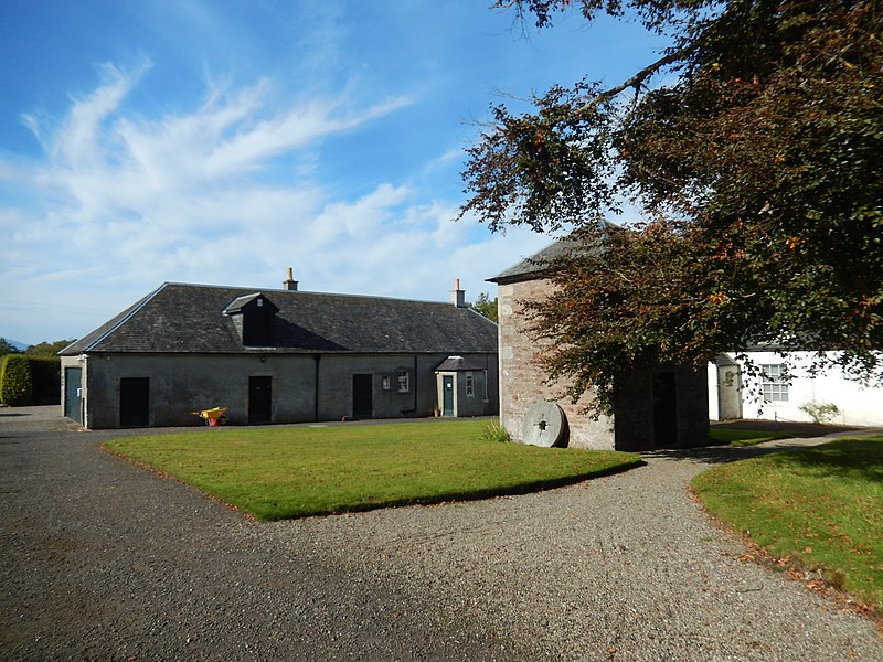 File:DSCN6765 Geilston Stables and Dovecot.jpg