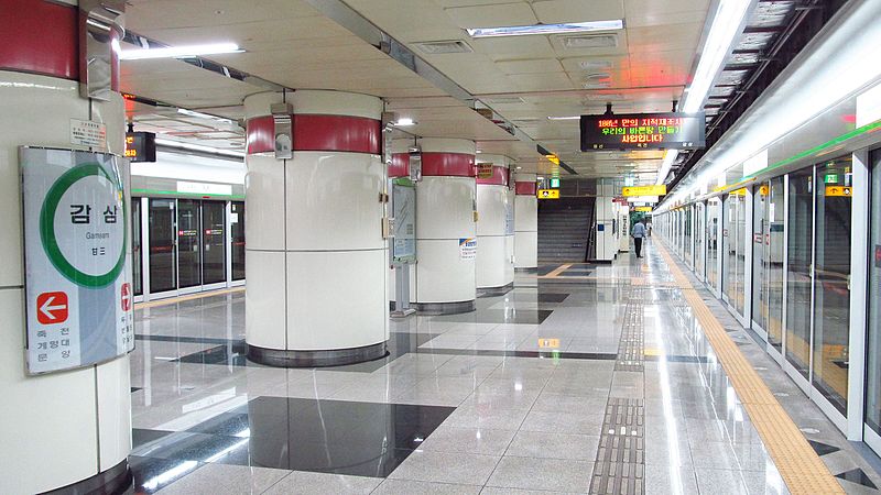 File:Daegu-metropolitan-transit-corporation-225-Gamsam-station-platform-20161010-135552.jpg
