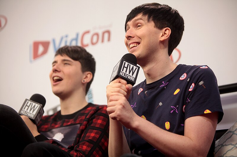 File:Dan & Phil (14353690978).jpg