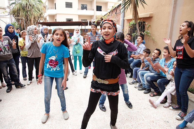 File:Dancing and singing to forget the pain of Syrias conflict (11235994366).jpg