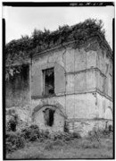 Detail view of right bay of S (front) elevation. - Hacienda Azurarera Santa Elena, Sugar Mill Ruins, 1.44 miles North of PR Route 2 Bridge Over Rio De La Plata, Toa Baja, Toa HAER PR,75-TOBA,1A-10.tif