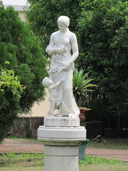 File:Dighapatia rajbari Marble Statue.jpg