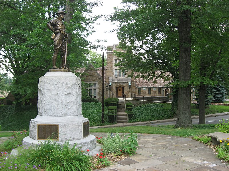 File:Edgewood Borough Building and Statue.jpg