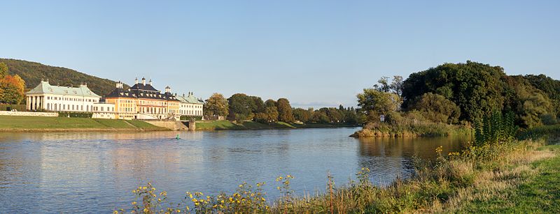 File:Elberadweg-pano-DSC05395 SchlossPillnitz.jpg