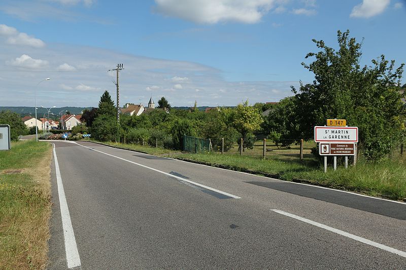 File:Entrée de Saint-Martin-la-Garenne.jpg