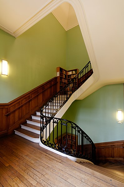 File:Escalier ENC n01.jpg