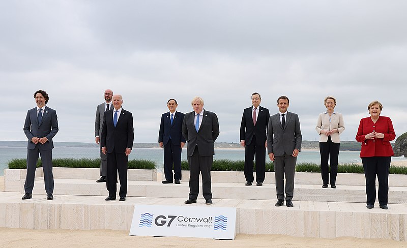 File:Family photo of the G7 leaders at Carbis Bay (1).jpg