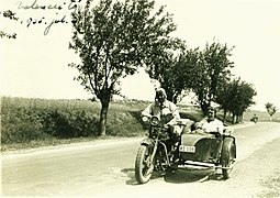 Moto Gillet Herstal avec un side-car.