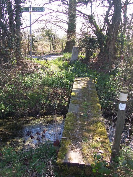 File:Footbridge near Long Ends Lane - geograph.org.uk - 1231527.jpg