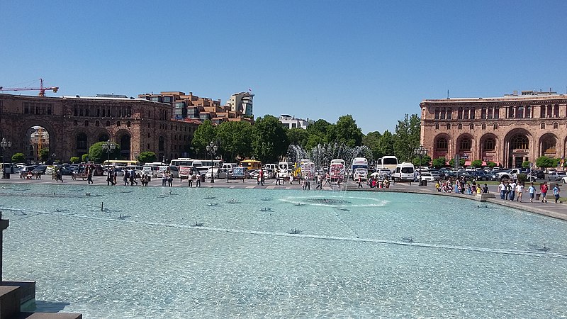 File:Fountains at the Republic Square (Yerevan) 03.jpg